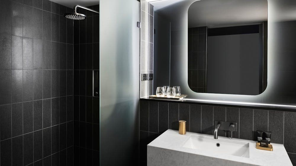 Midnight Classic Bathroom - Midnight Hotel