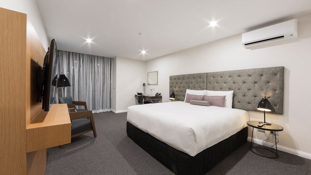 Superior king room interior