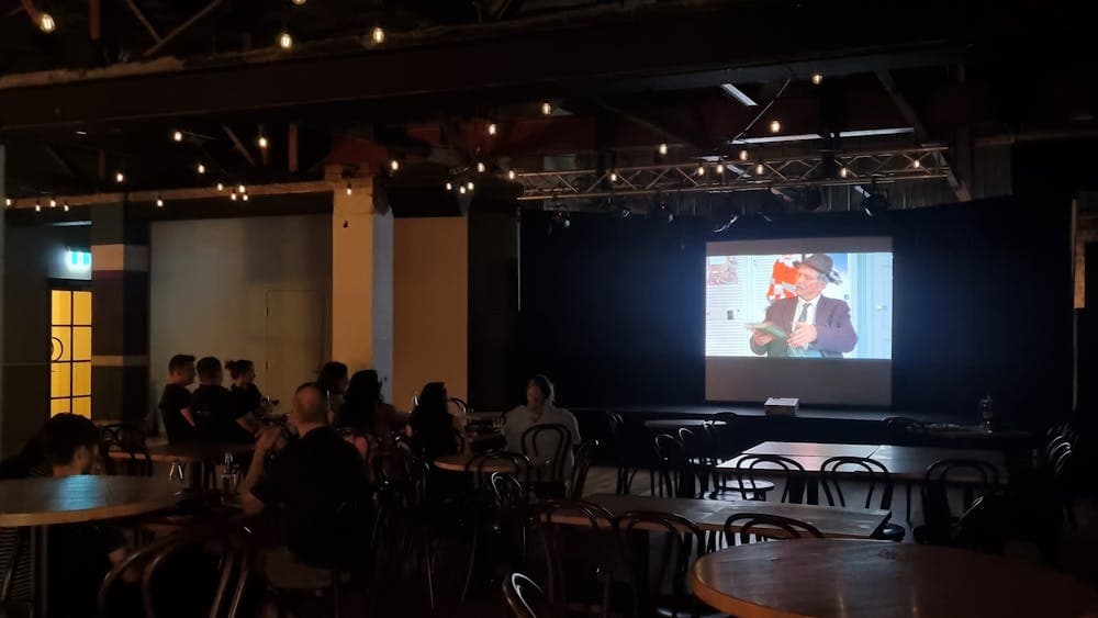 Lights down, Film On